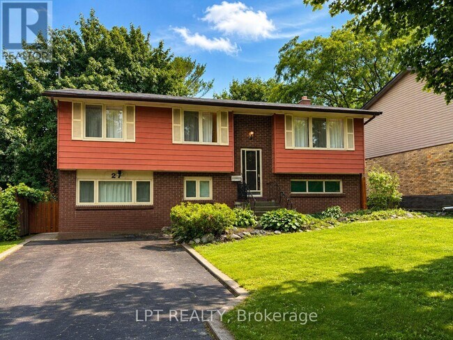 Photo - 27 Paperbirch Crescent