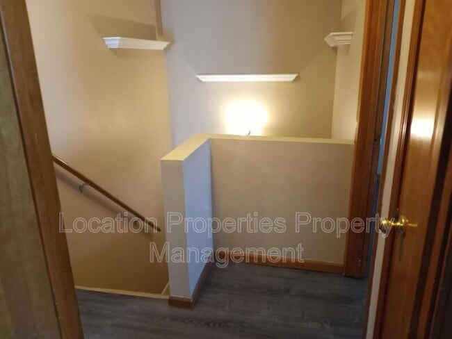 Photo - 906 Christie Ct