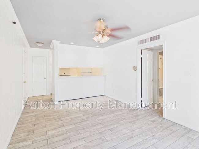 Photo - 2400 S Polk St Unit 204