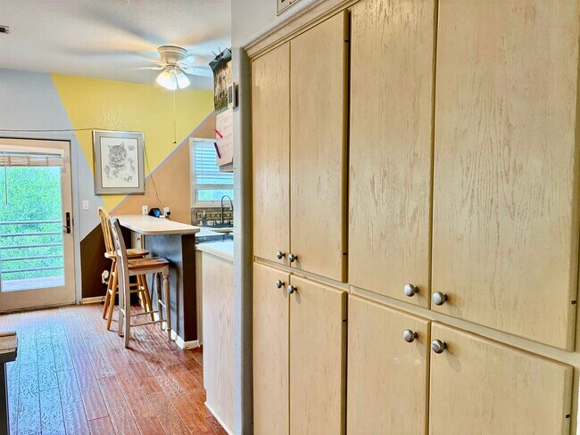 Photo - 512 Side Saddle