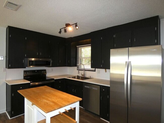 Photo - 3460 Rothschild Dr