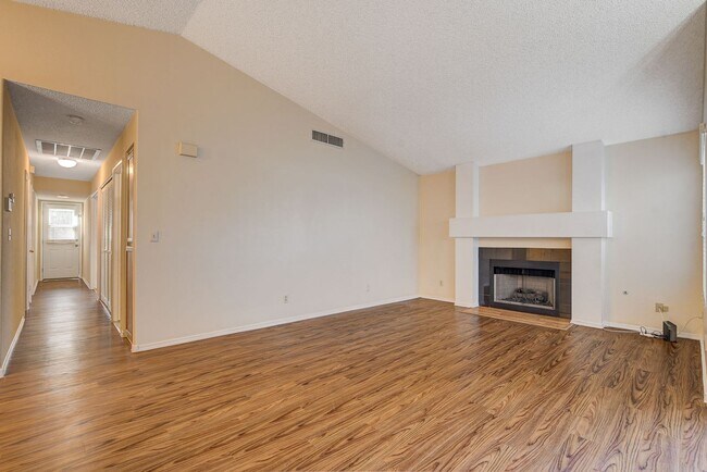 Photo - Signature At The Lakes