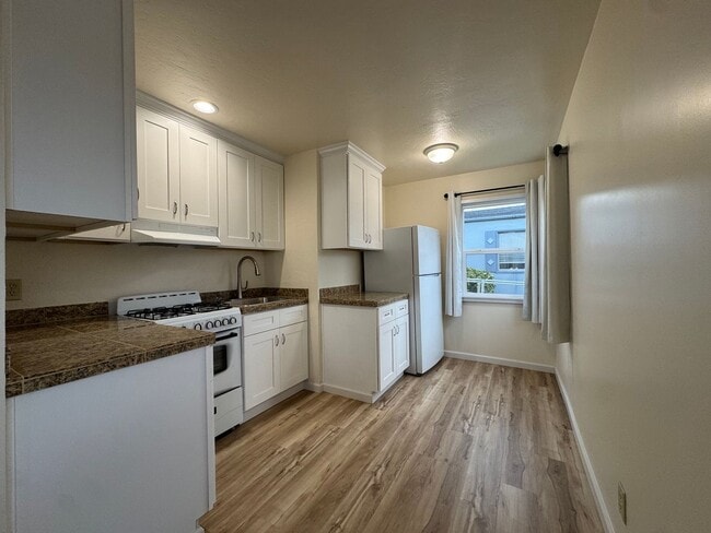 Photo - W Hawthorne ST Unit I