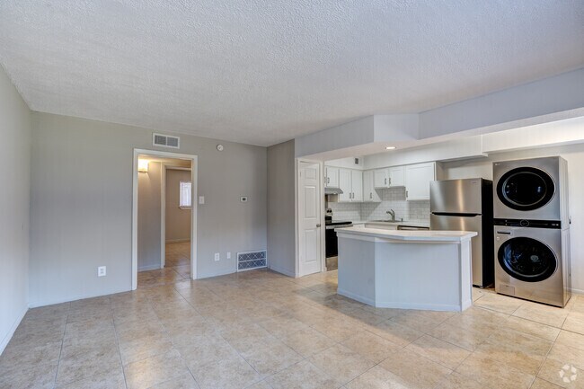 3BR, 2BA - 1100SF