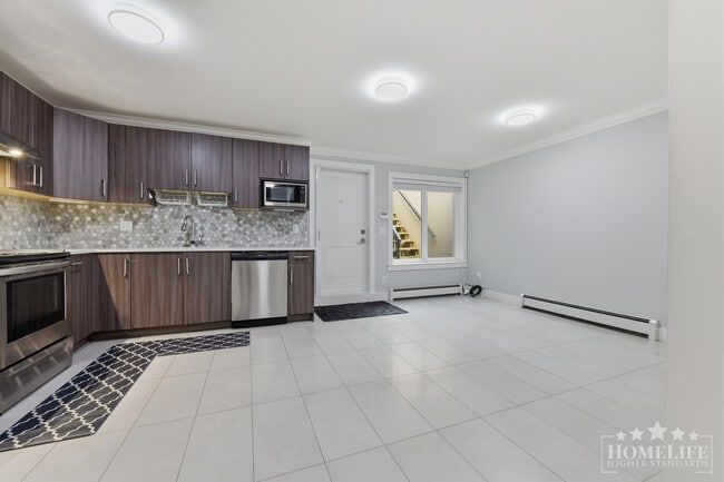 Photo - 2 Bed, 1 Bath Basement Suite for Rent in Sullivan/Panorama! Unité Basement