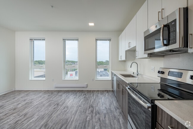 STUDIO, 1 BA - 475 SF