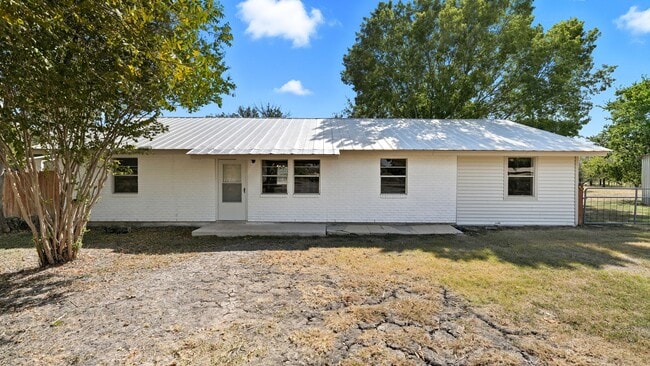 Building Photo - 200 Valley Acres Dr