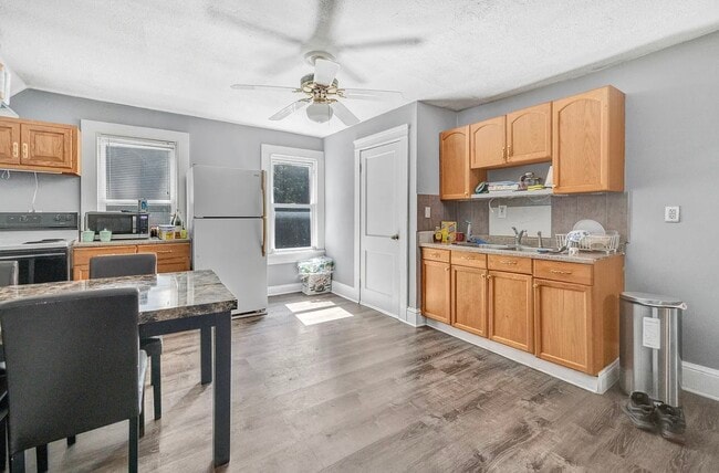 Photo - 66 Walnut St Unit Walnut st 3rd fl