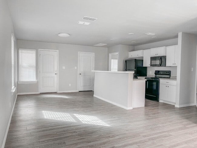 Photo - 2406 Fir Ave