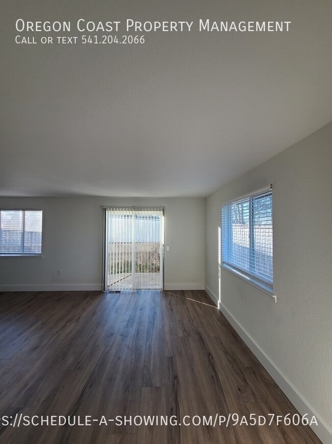 Photo - 1135 SE Oar Ave