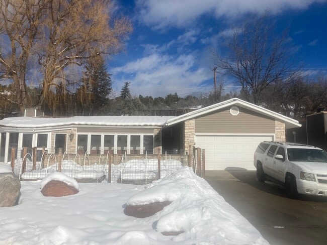 Building Photo - 923 Leyden St