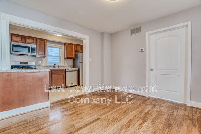 Photo - 214 Center St