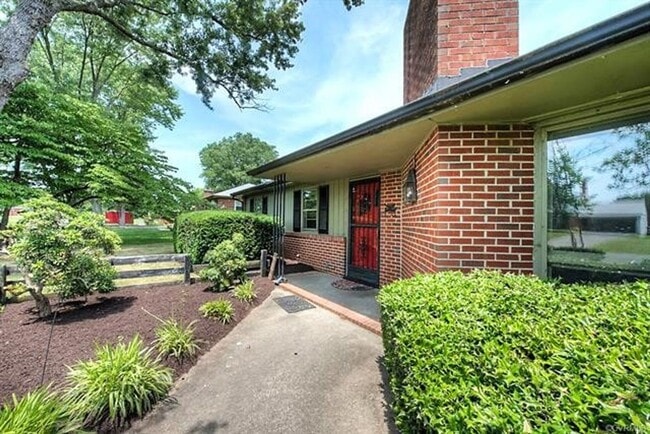 Building Photo - Spacious and Updated Home In Mechanicsville