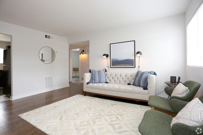 Photo - Dwell at Hollywood