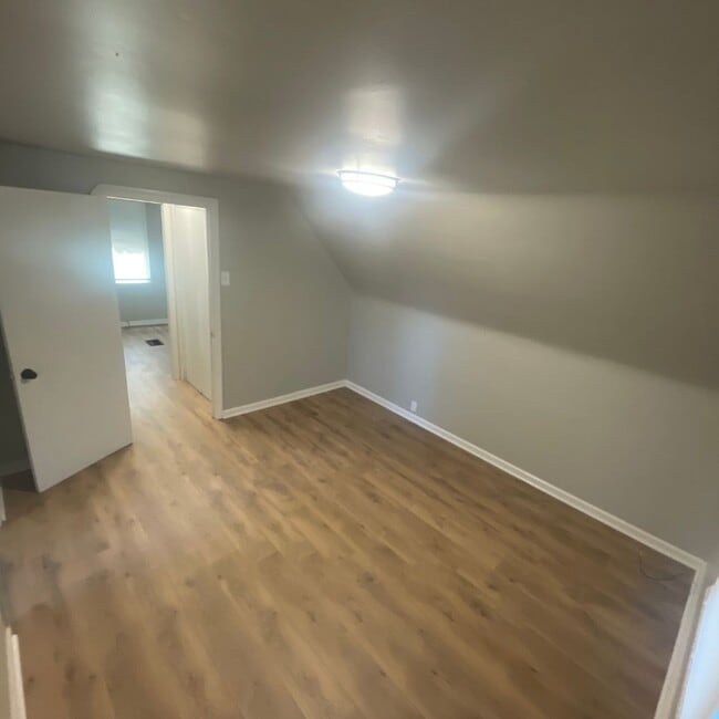 Photo - 243 James St