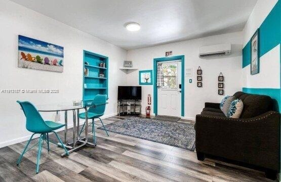 Building Photo - 1629 Johnson St Unit 2