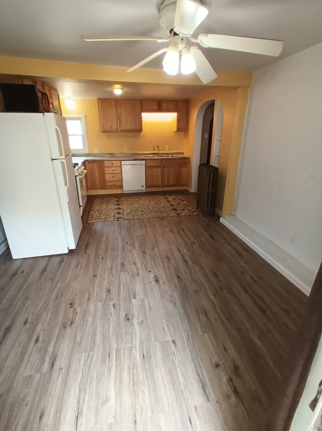 Photo - 2009 2nd St NE