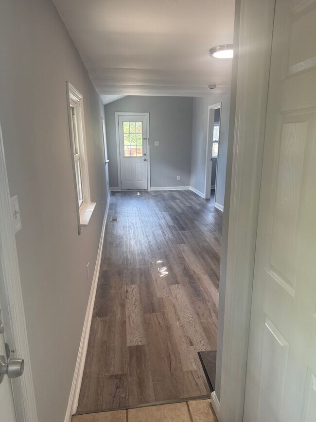 Photo - Charming 3 bedroom, 1 bath recently update...