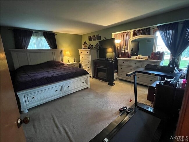 Photo - 3279 Clinton St