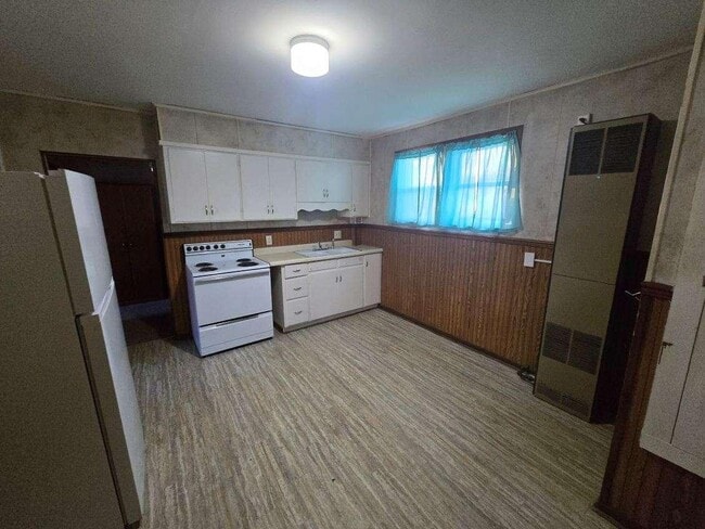 Building Photo - 424 N 4th St Rental