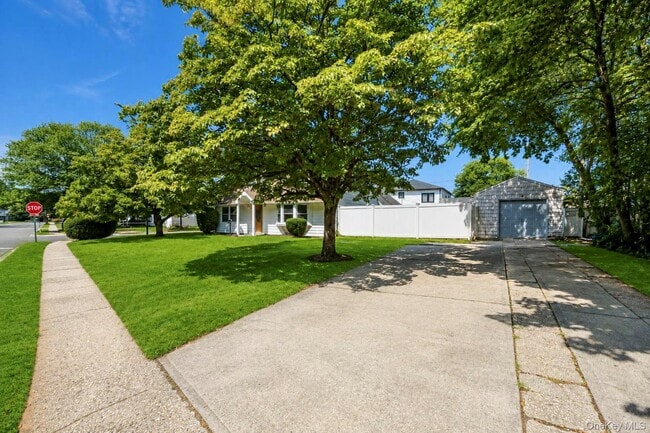 3173 Roxbury Ln