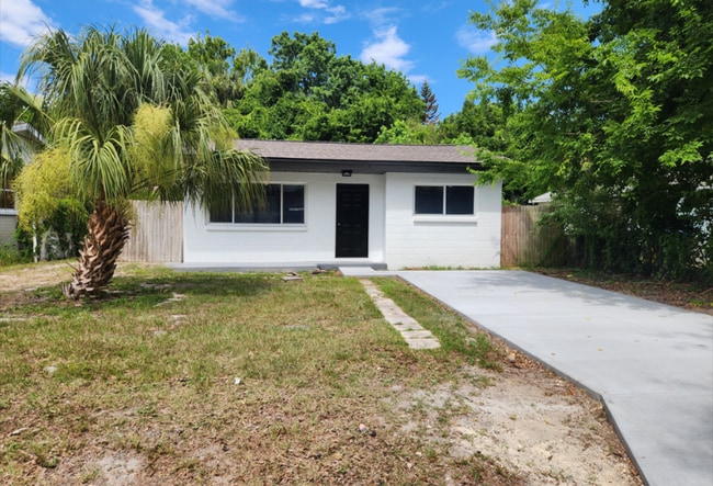 Building Photo - Charming 2 bedroom 1 bathroom Holly Hill home