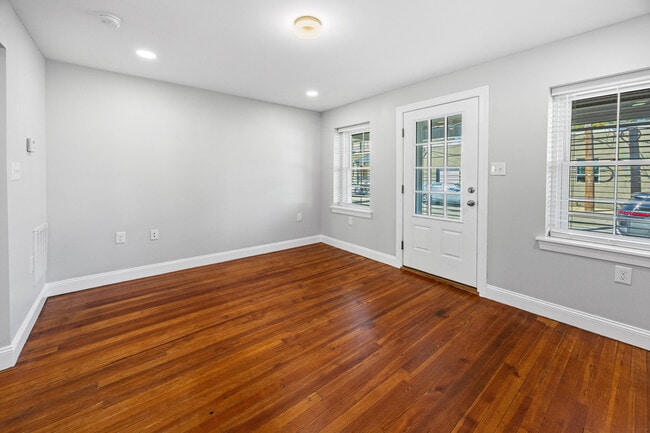 733 E Elm St