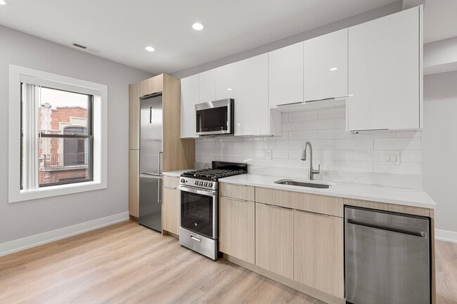 Building Photo - 1550 W Juneway Ter Unit 1C