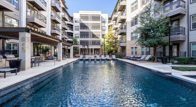 Building Photo - 10727 Domain Dr Unit 275
