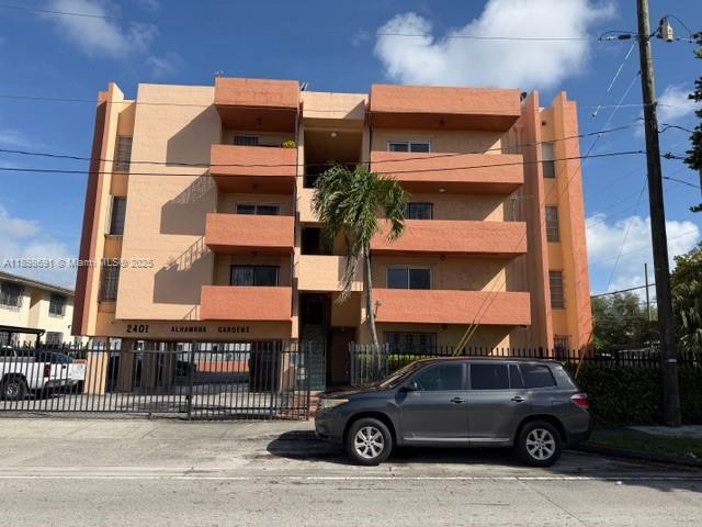 Building Photo - 2401 SW 10th St Unit 202