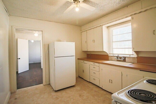 Photo - 1805 Avenue R