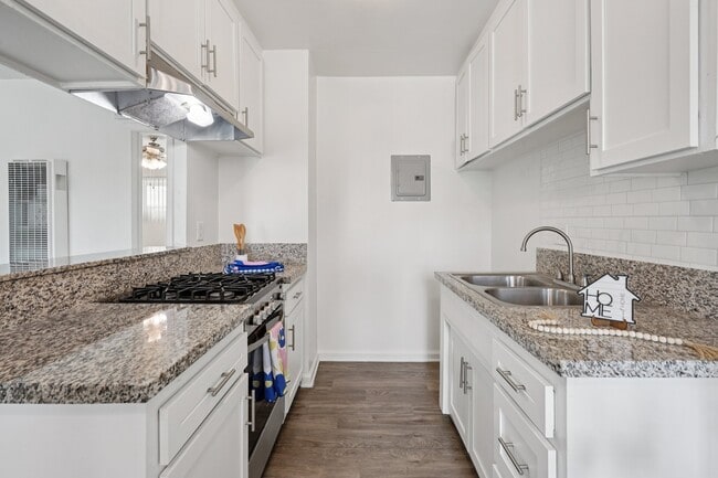 kitchen - Imperial Palms Apartments