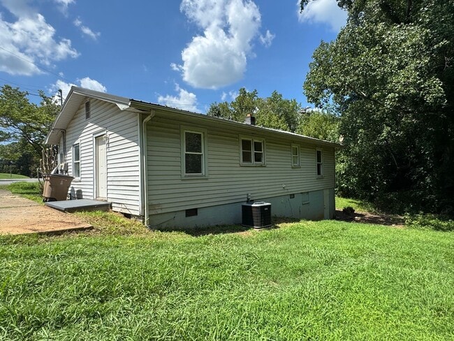 Photo - 1401 Charles Rd