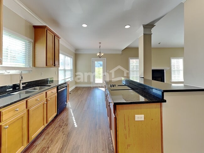 Photo - 116 Lake Point Ct