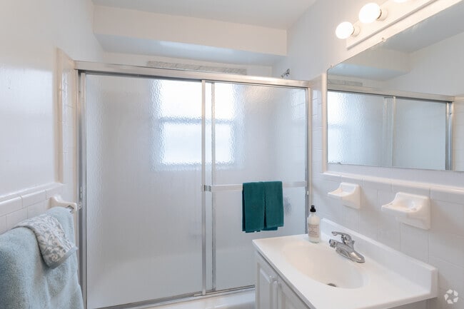 2BR, 1BA - 766 SF - Park Georgetown