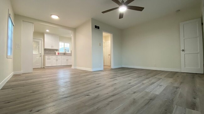 Photo - 1542 marine ave