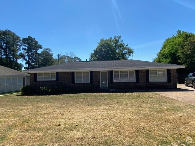 Building Photo - Quaint 3/2 brick home in Prattville