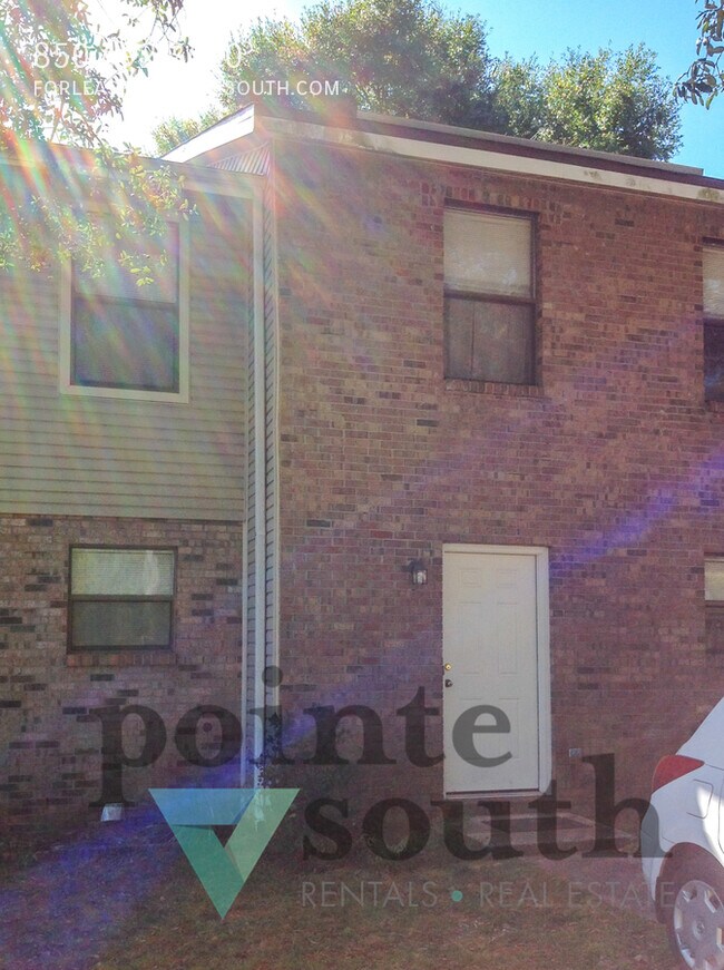 Pet Friendly Townhome! - Pet Friendly Townhome!