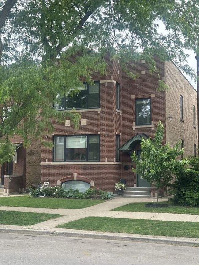 Building Photo - 3640 N Troy St Unit G