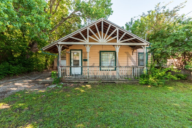 Building Photo - 1303 W 33rd St S