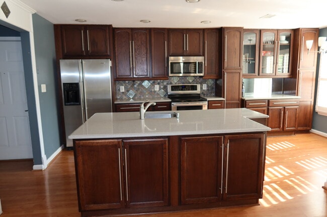 Building Photo - 1717 Ascot Way Unit F