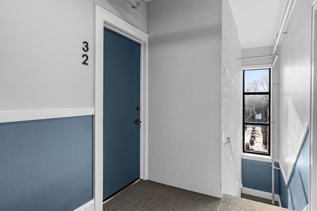 Photo - 606 E 15th St Unidad 32