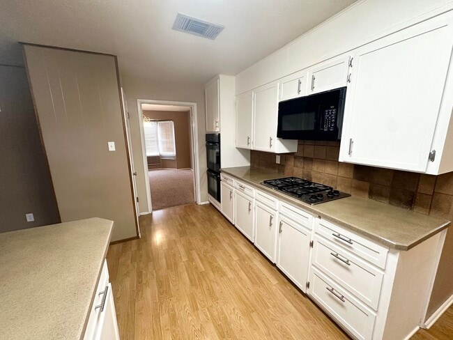 3212 Camarie Ave