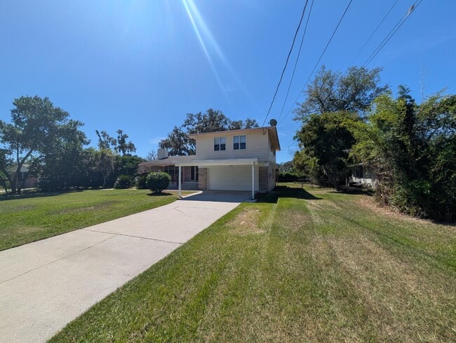 2834 Woodland Dr