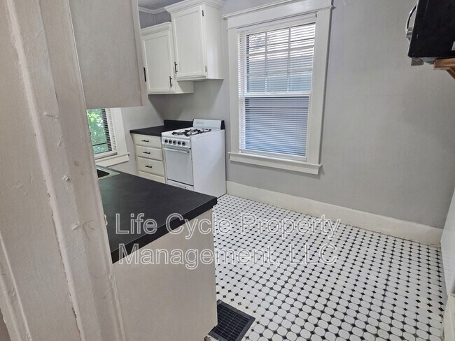 631 Paris Ave SE