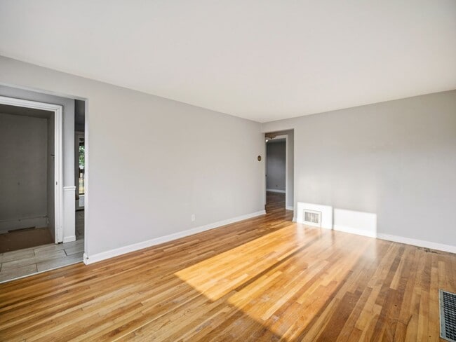 Photo - 2716 W Everett Ave