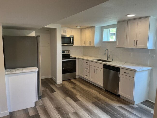 Photo - 2843 Harold Dr SE Unit B