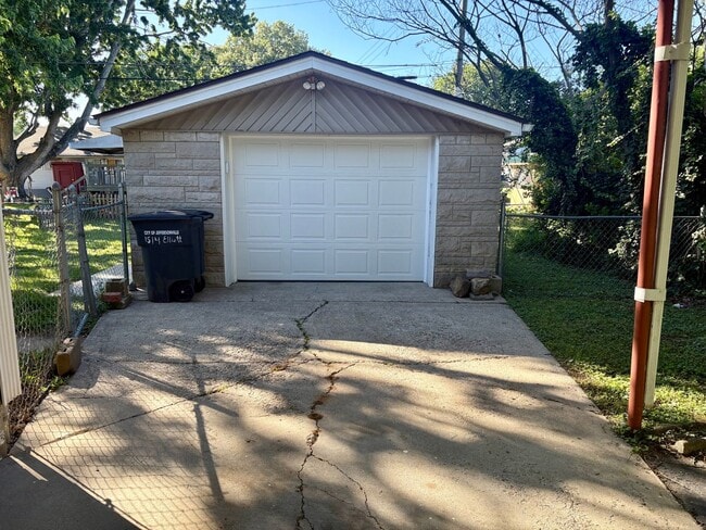 Photo - 2 bedroom 1 bath house for rent with a garage