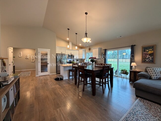 Photo - 17315 Pendleton St SW