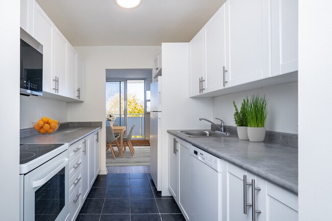 Building Photo - 6320 Valley Way